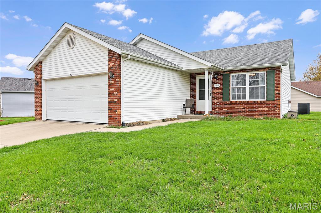 116 Bayhill Boulevard Glen Carbon, IL 62034 - Photo 2 of 17