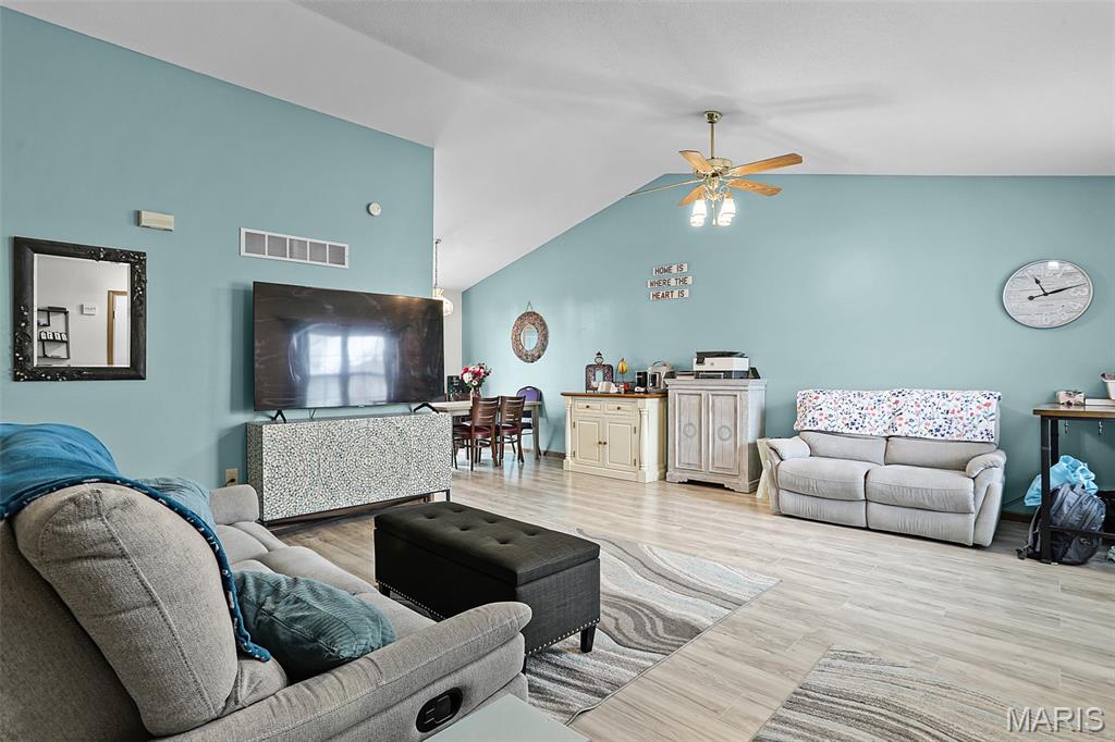 116 Bayhill Boulevard Glen Carbon, IL 62034 - Photo 3 of 17