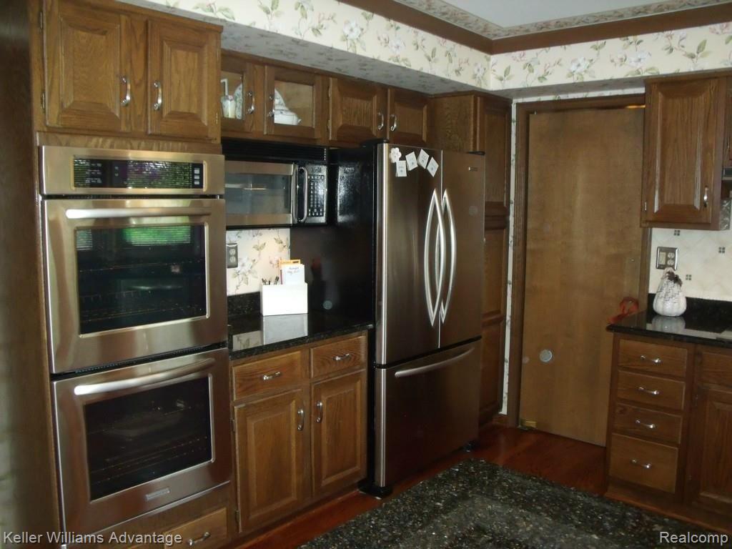 36463 Valley Ridge Drive Farmington Hills, MI 48331 - Photo 9 of 33