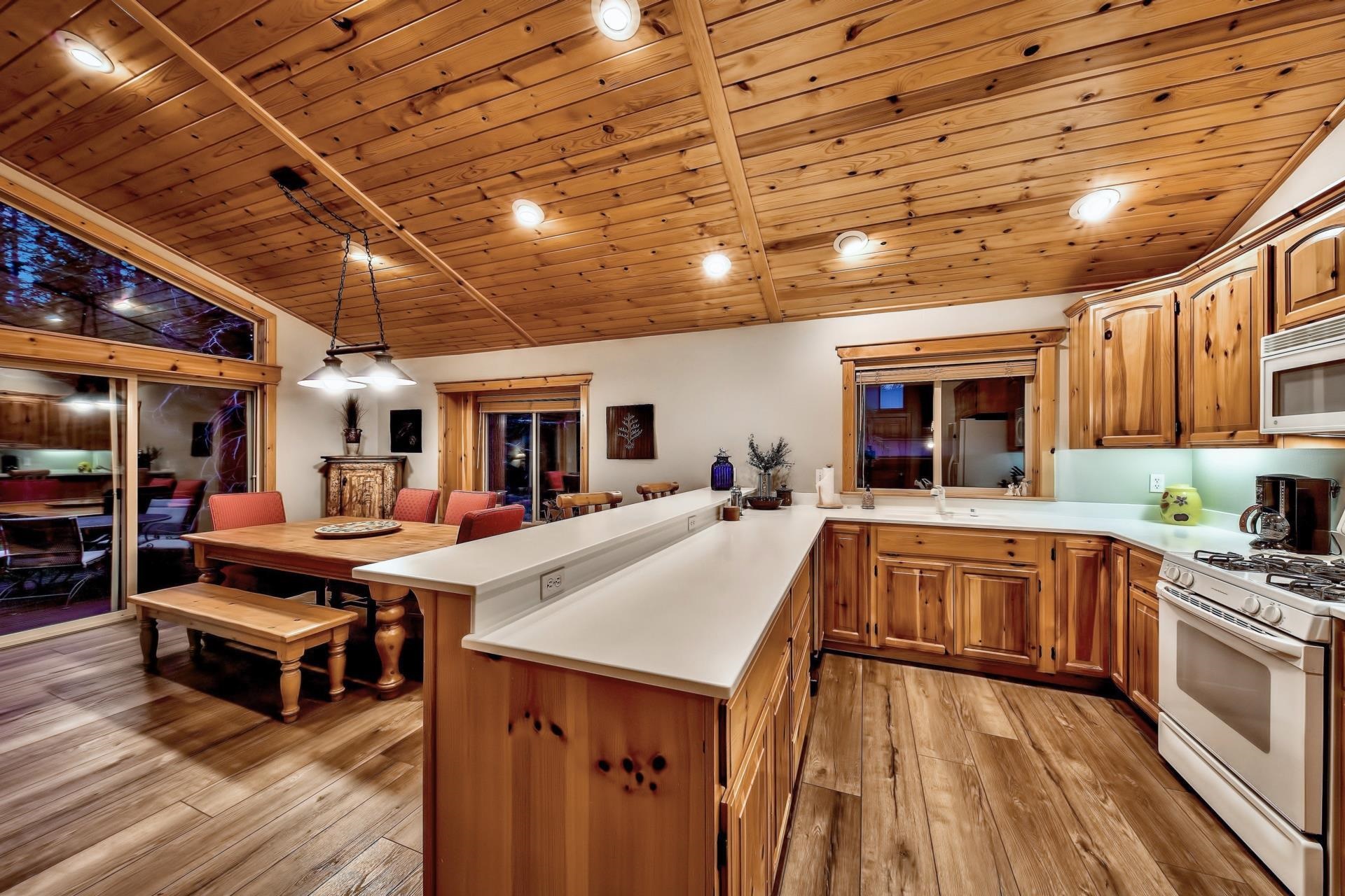 14027 Tyrol Road Truckee, CA 96161 - Photo 10 of 21 Gallery Image 10