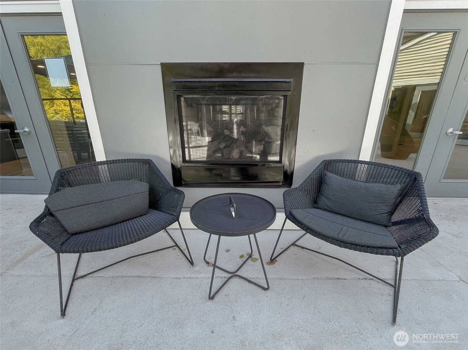 12303 Harbour Pointe Boulevard, Unit Z207 Mukilteo, WA 98275 - Photo 27 of 35 a living room with furniture and a window