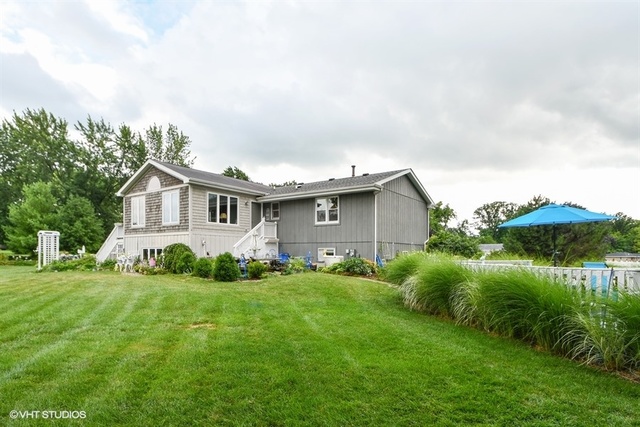 25125 South Rondorey Road Elwood, IL 60421 - Photo 26 of 45 a view of a house with backyard and garden