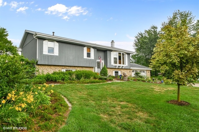 25125 South Rondorey Road Elwood, IL 60421 - Photo 5 of 45 a front view of a house with a yard