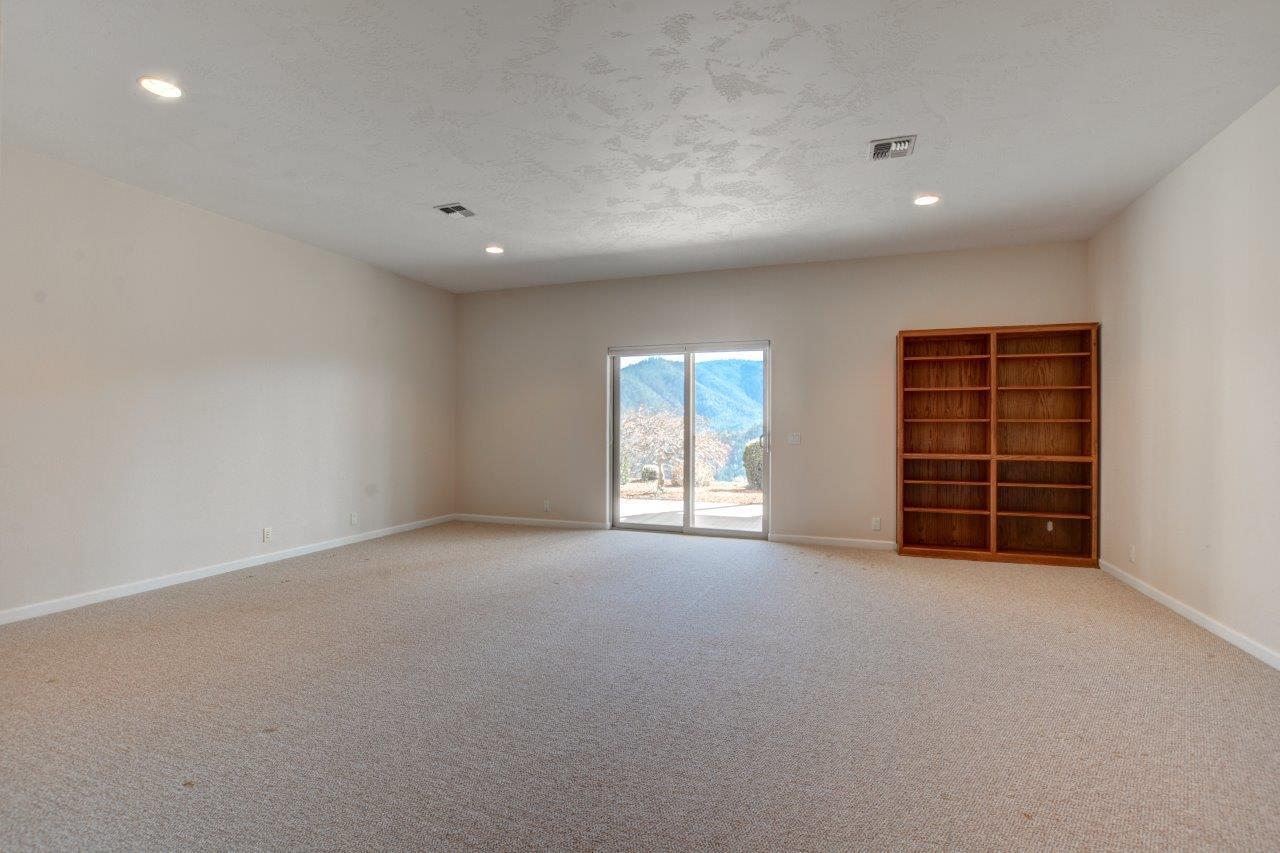 3013 Pearce Park Road Grants Pass, OR 97526 - Photo 54 of 96 Family Room