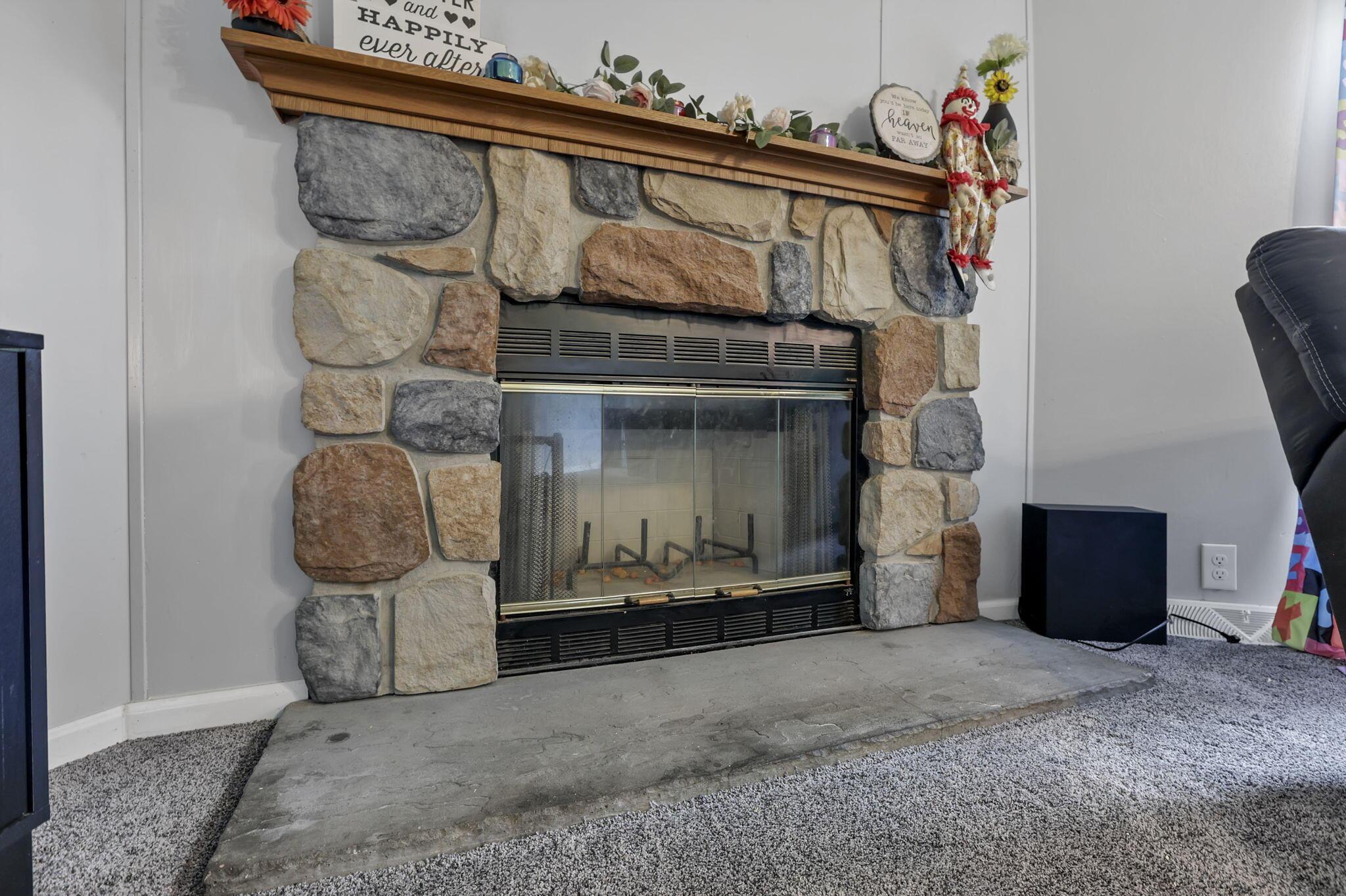 6895 Heigle Road Southwest Amanda, OH 43102 - Photo 26 of 61 Fireplace