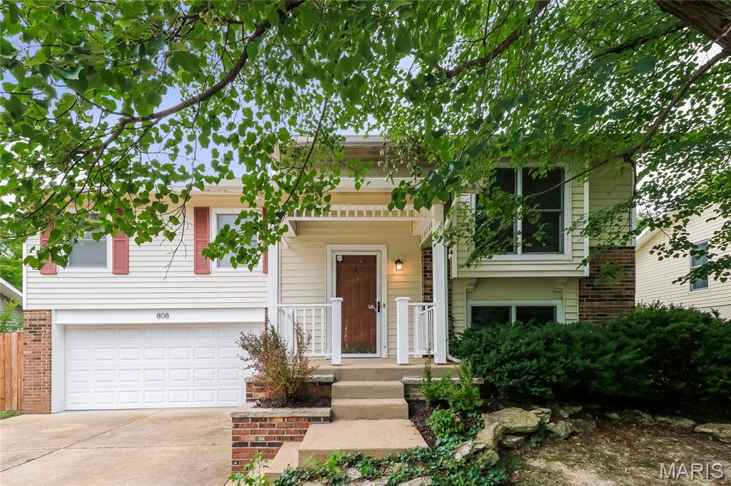 808 Timberfield Drive Ballwin, MO 63021 - Photo 2 of 20