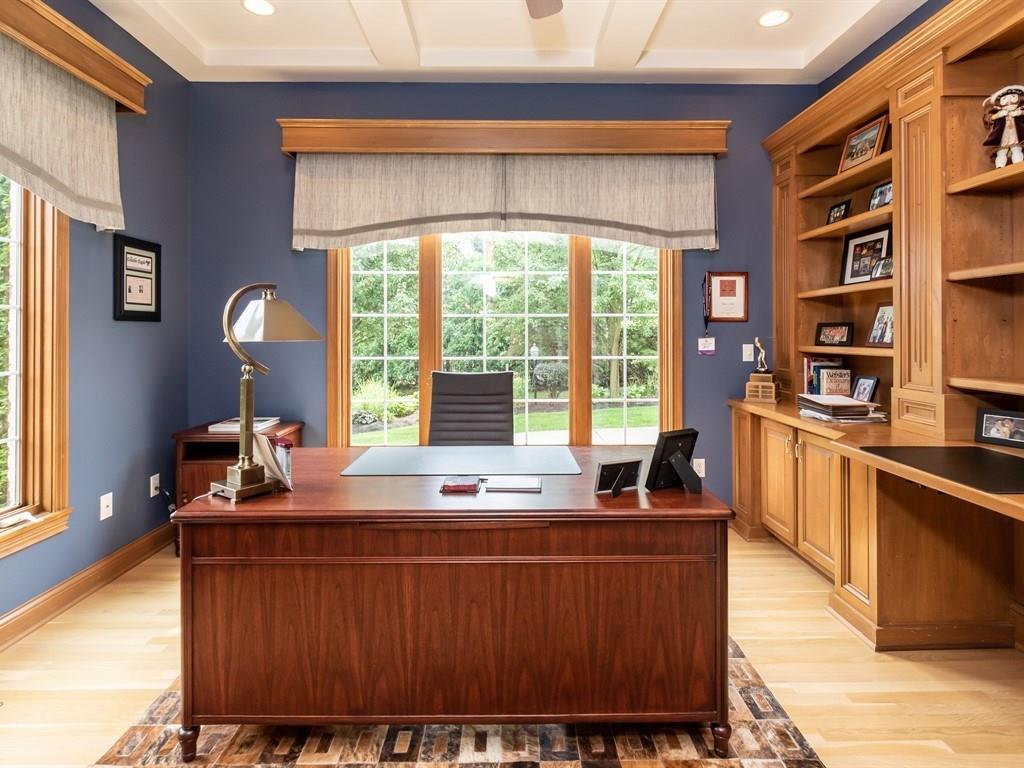 10101 Quaker Ridge Court Fishers, IN 46037 - Photo 12 of 48 Gallery Image 12