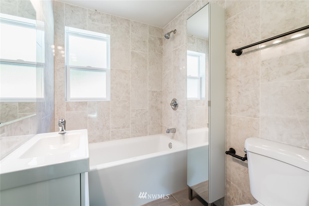 3620 Southeast 5th Place Renton, WA 98058 - Photo 11 of 22 Gallery Image 11