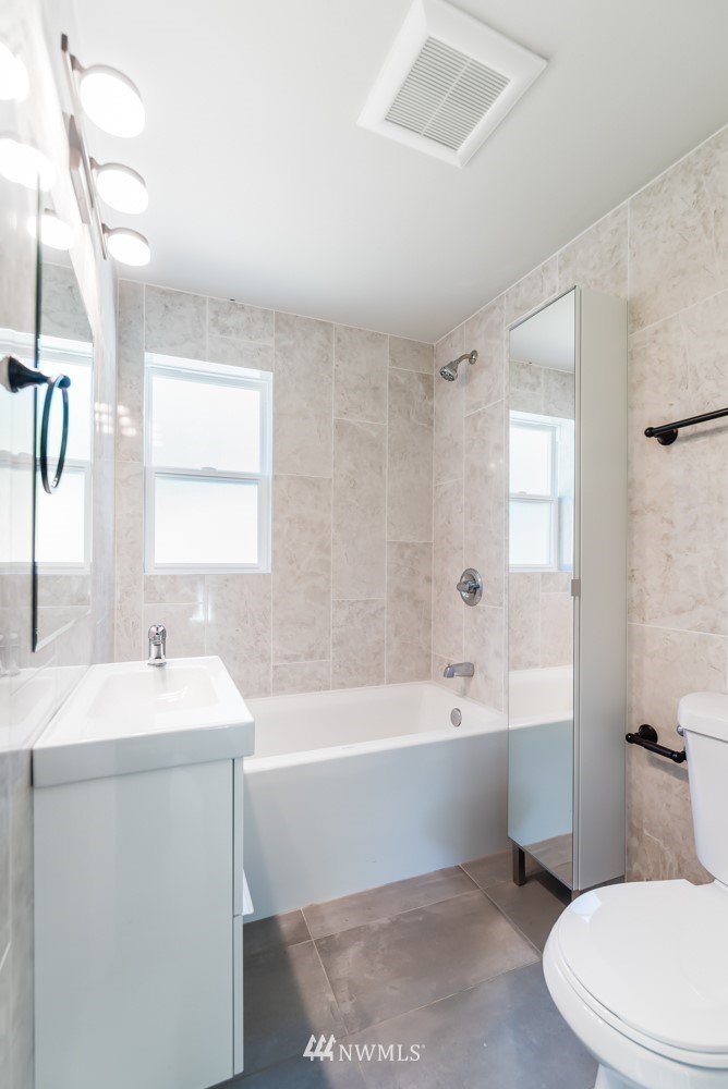 3620 Southeast 5th Place Renton, WA 98058 - Photo 12 of 22 Gallery Image 12