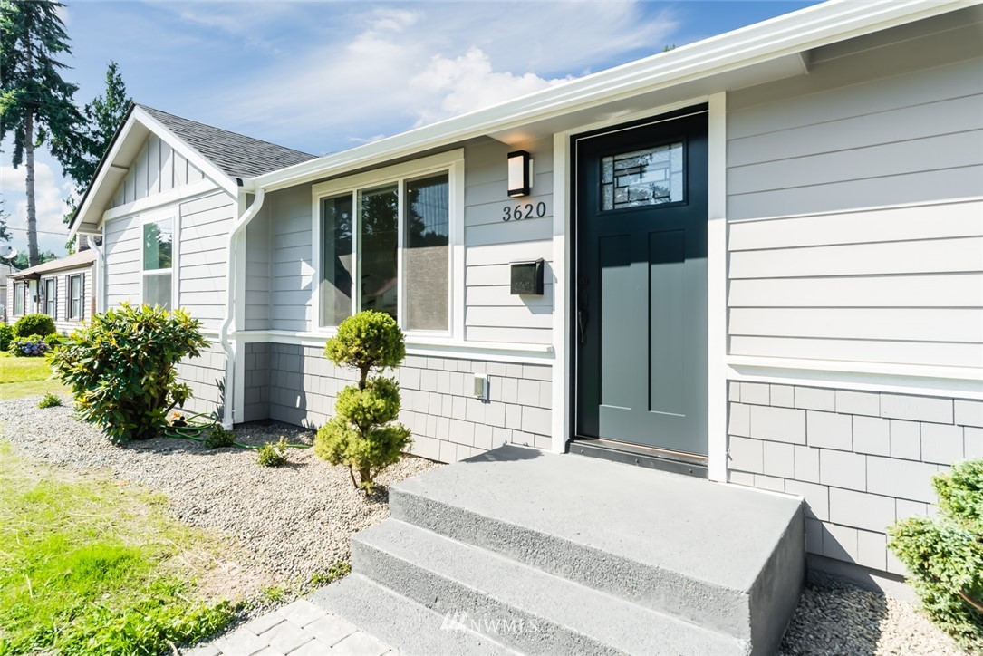 3620 Southeast 5th Place Renton, WA 98058 - Photo 3 of 22 Gallery Image 3