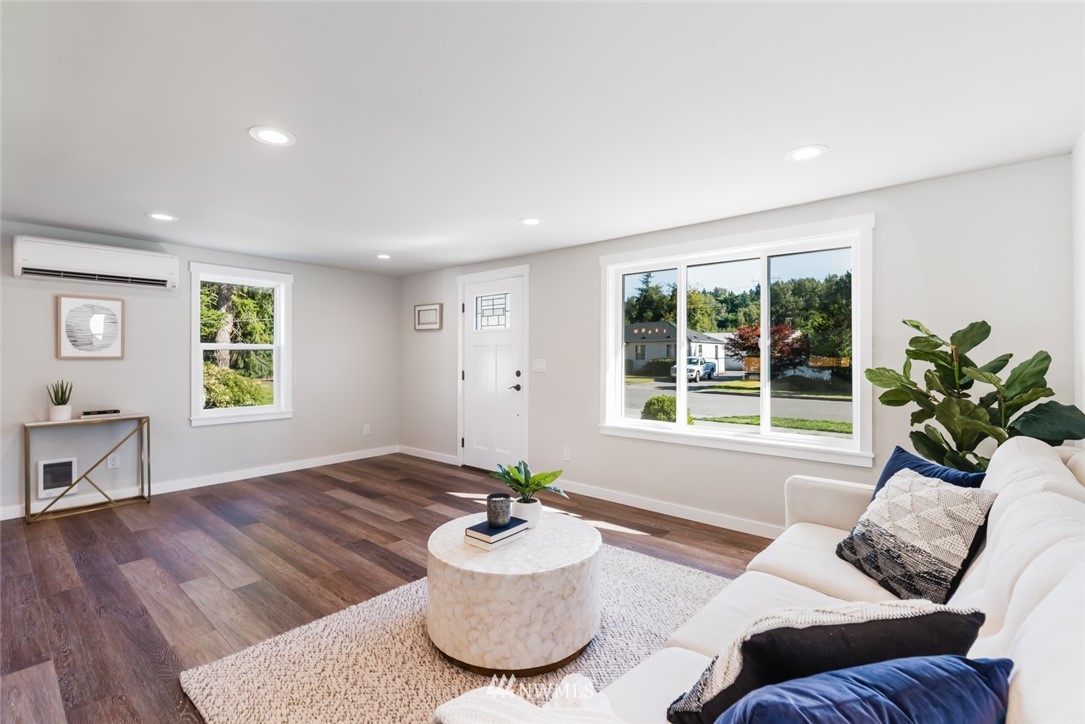 3620 Southeast 5th Place Renton, WA 98058 - Photo 5 of 22 Gallery Image 5
