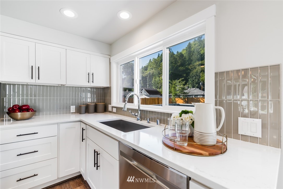 3620 Southeast 5th Place Renton, WA 98058 - Photo 8 of 22 Gallery Image 8