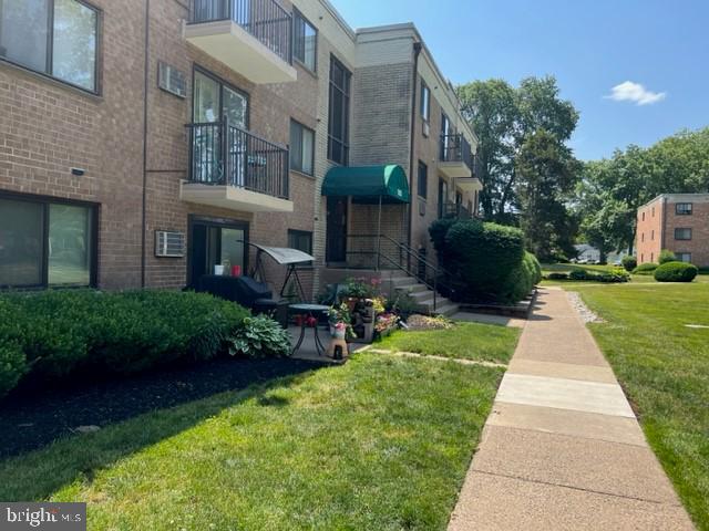 1575 West Street Road, Unit 819 Warminster, PA 18974 - Photo 4 of 12 Gallery Image 4
