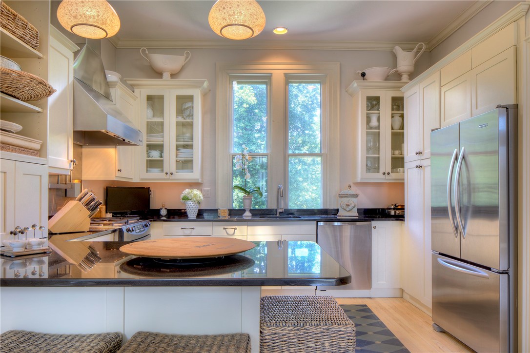 97 Old Beach Road, Unit B Newport, RI 02840 - Photo 13 of 41