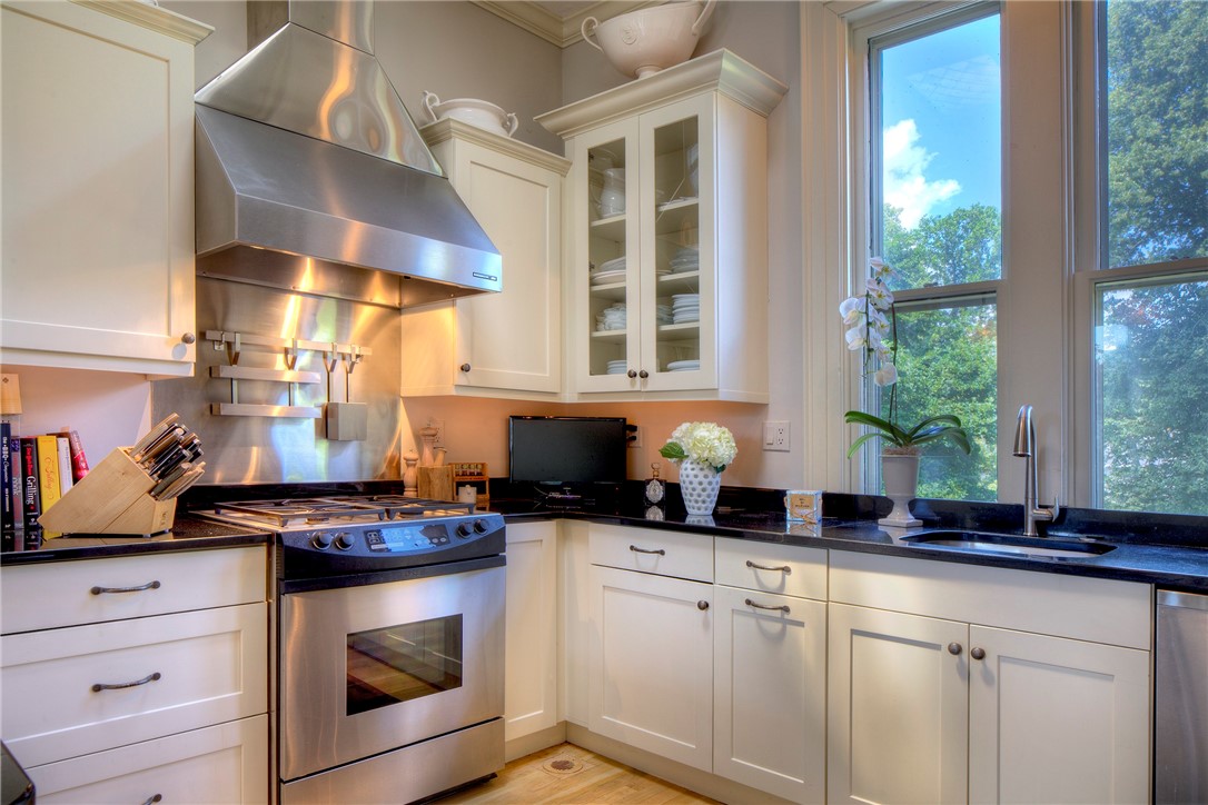 97 Old Beach Road, Unit B Newport, RI 02840 - Photo 14 of 41