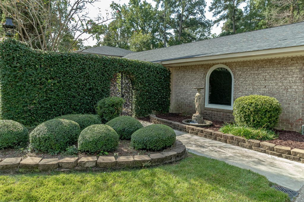 815 Kamel Circle Augusta, GA 30909 - Photo 3 of 66 Professionally Landscaped