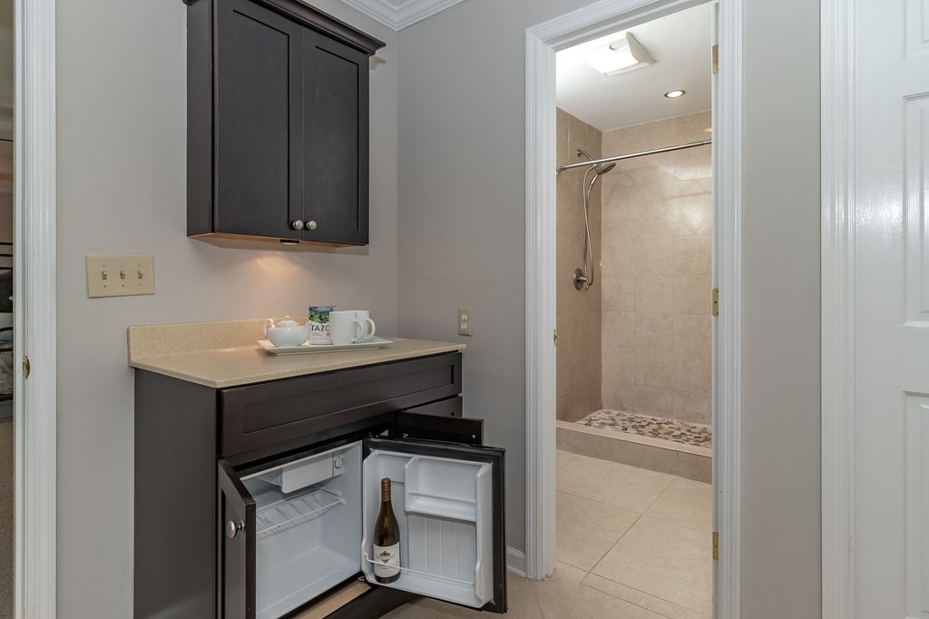 815 Kamel Circle Augusta, GA 30909 - Photo 38 of 66 Separate Shower Room for steamy showers.