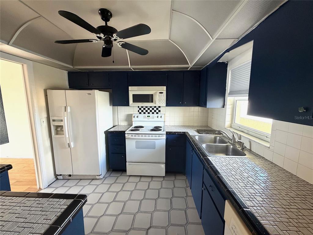 4775 Cove Circle, Unit 1102 St. Petersburg, FL 33708 - Photo 10 of 20
