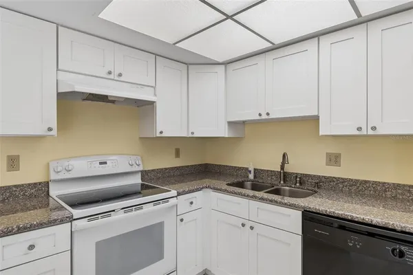 $180,000 | 1130 Orange Tree Circle West, Unit C, Palm Harbor, FL 34684