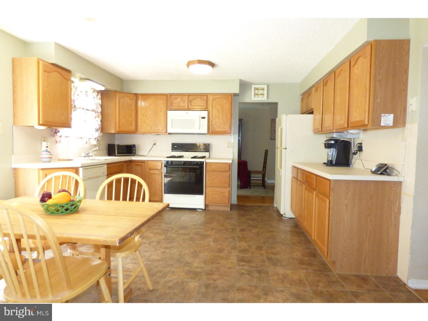 315 Hollyoke Road Somerdale, NJ 08083 - Photo 2 of 23 Kitchen