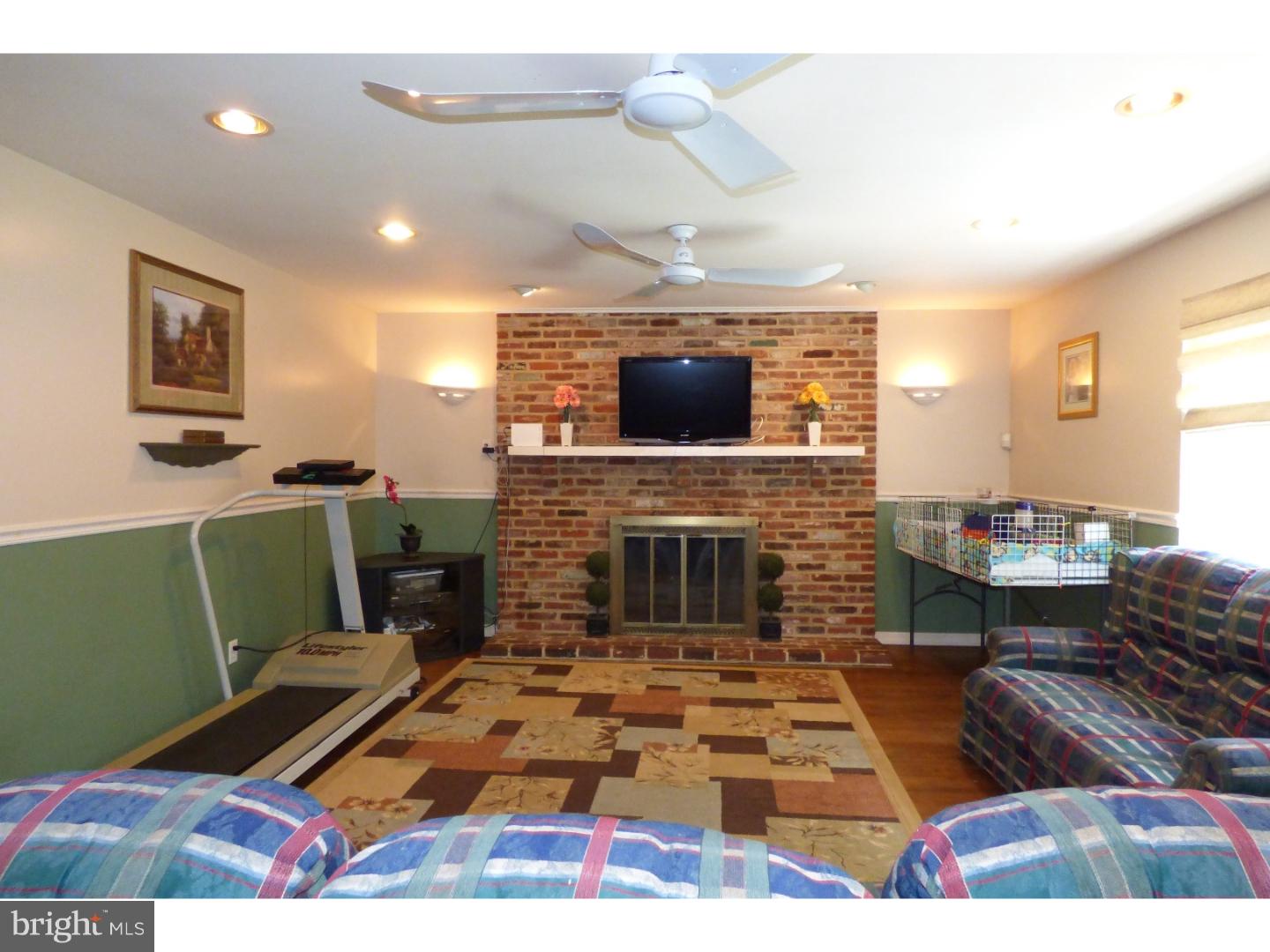 315 Hollyoke Road Somerdale, NJ 08083 - Photo 12 of 23 Family Room