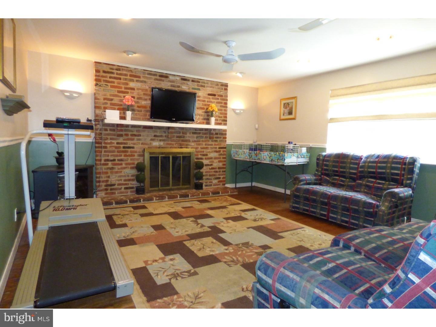 315 Hollyoke Road Somerdale, NJ 08083 - Photo 3 of 23 Family Room