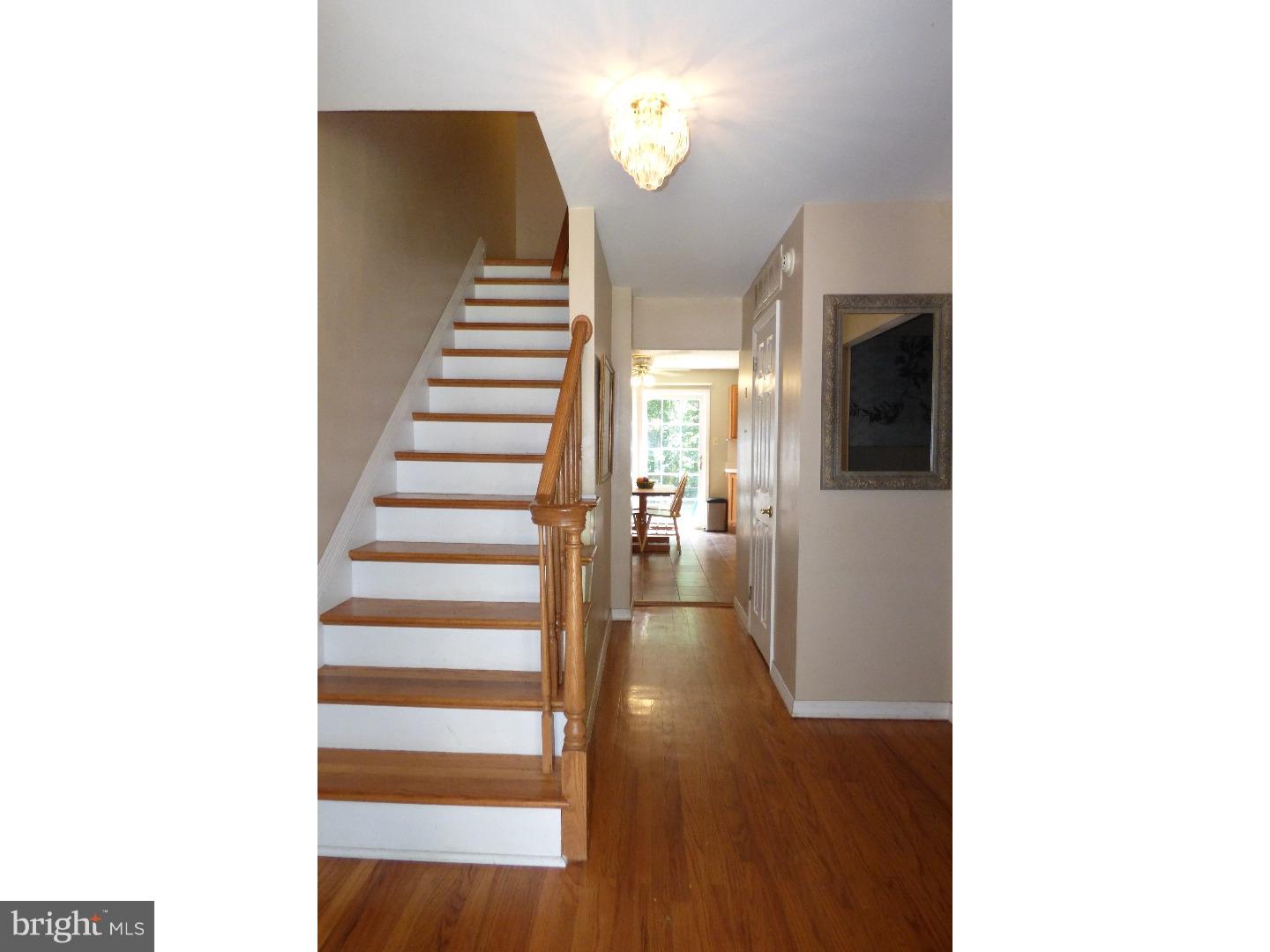 315 Hollyoke Road Somerdale, NJ 08083 - Photo 6 of 23 Foyer