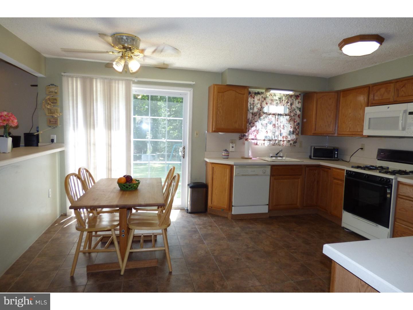 315 Hollyoke Road Somerdale, NJ 08083 - Photo 7 of 23 Kitchen