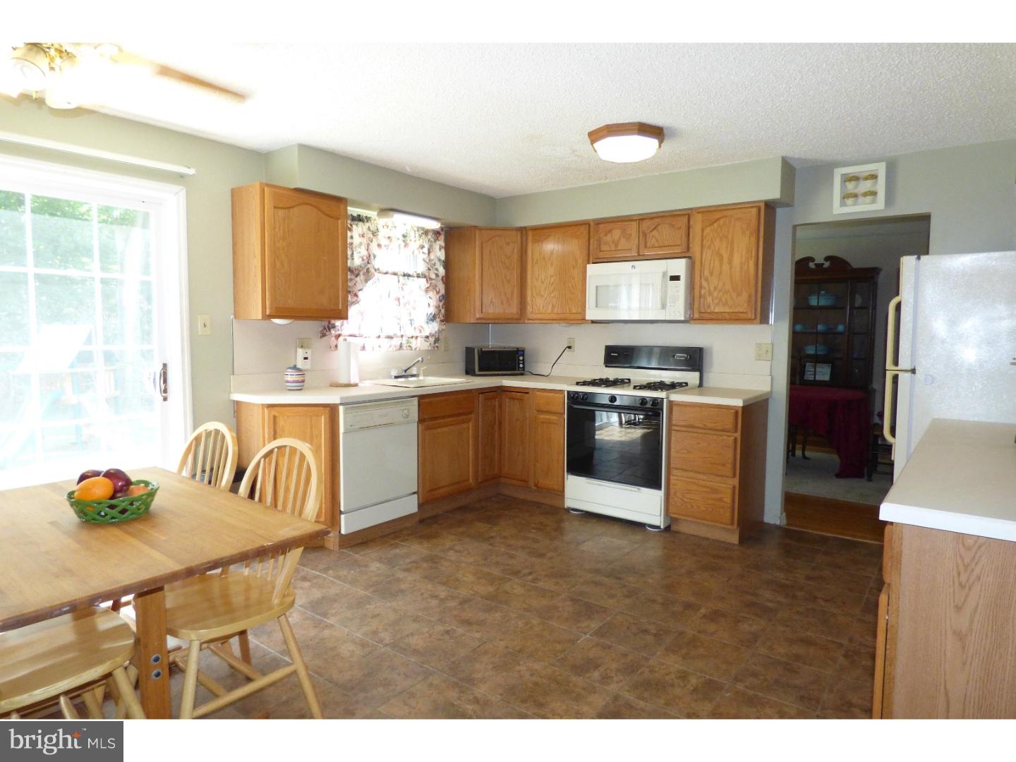 315 Hollyoke Road Somerdale, NJ 08083 - Photo 8 of 23 Kitchen