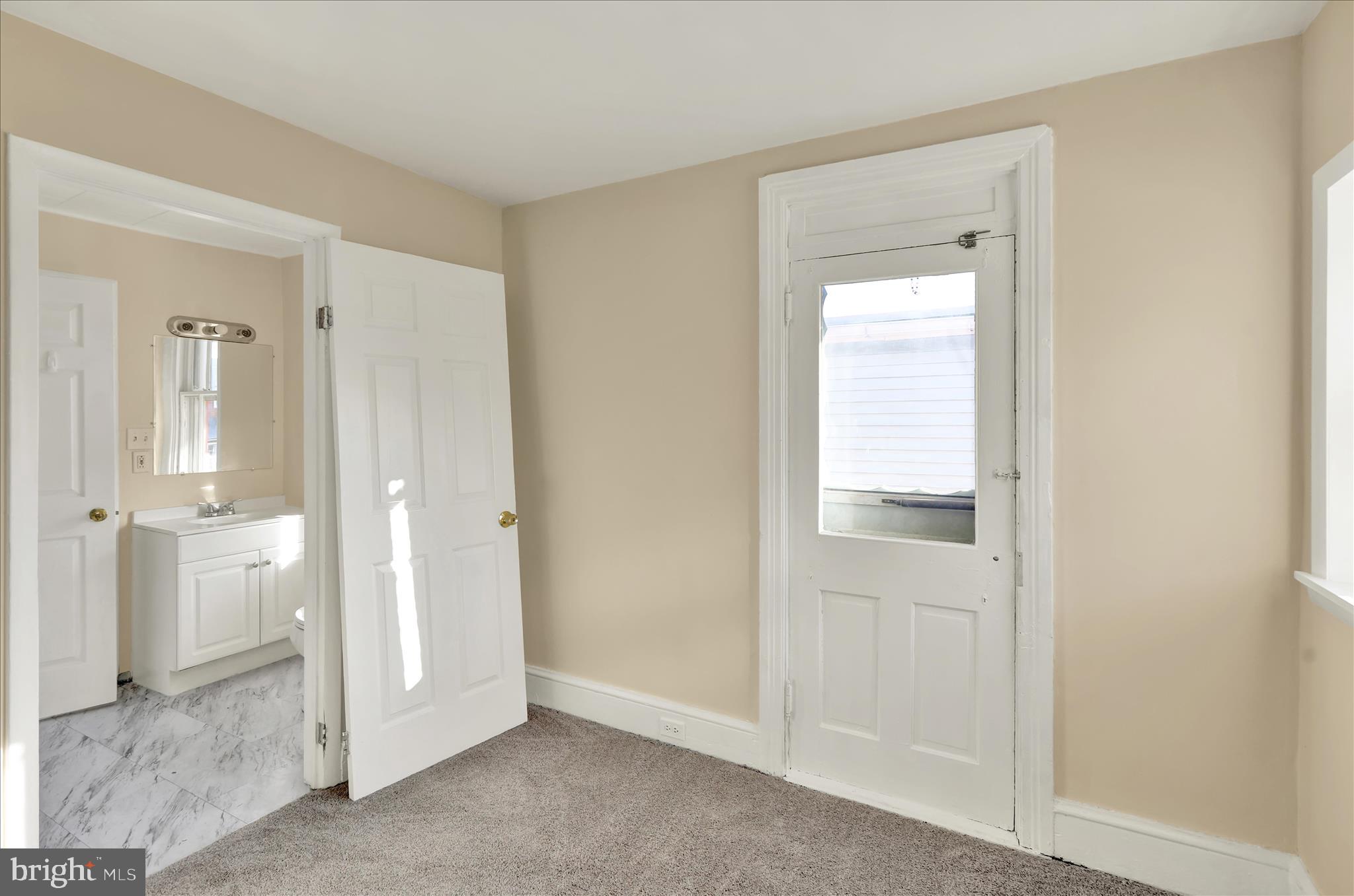 832 Houston Street Columbia, PA 17512 - Photo 15 of 24 an empty room with window