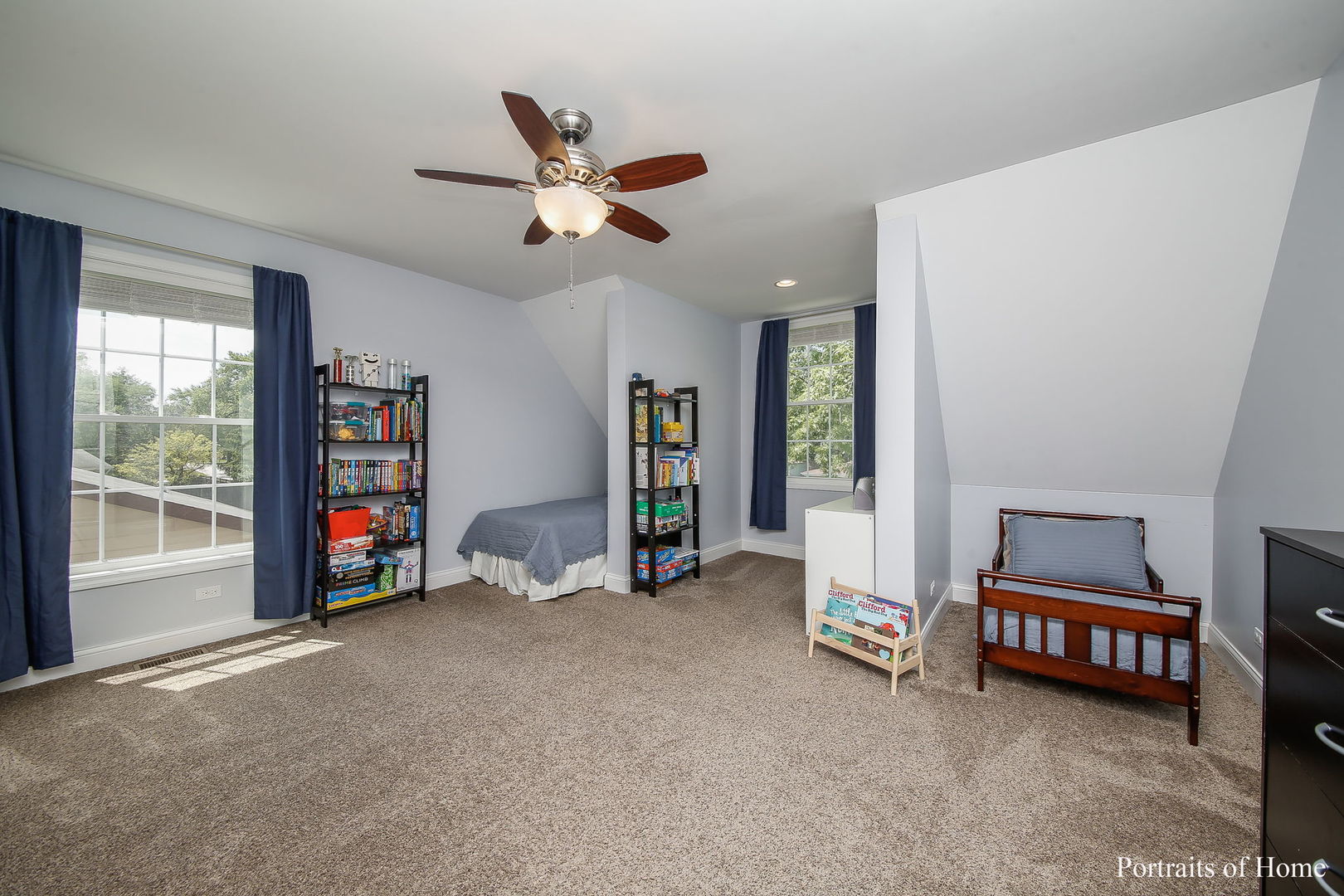 231 Highland Road Willowbrook, IL 60527 - Photo 18 of 38 a view of a livingroom with furniture and a ceiling fan