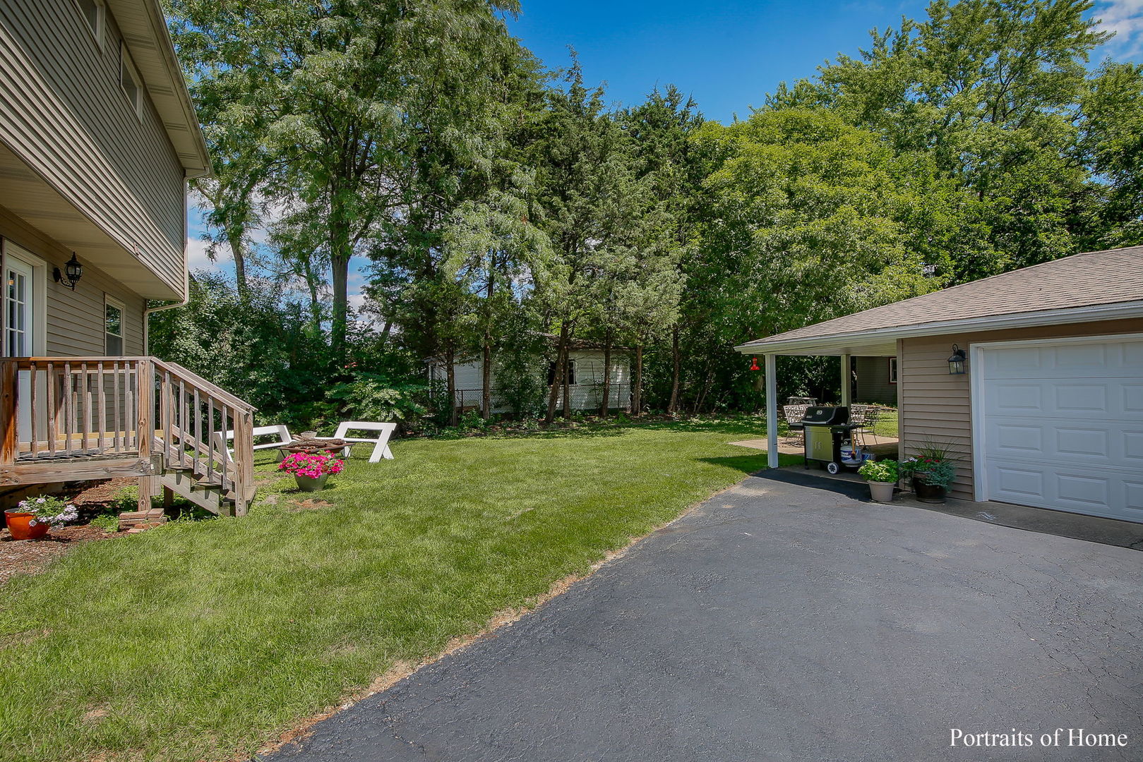 231 Highland Road Willowbrook, IL 60527 - Photo 25 of 38 a view of a house with backyard and porch