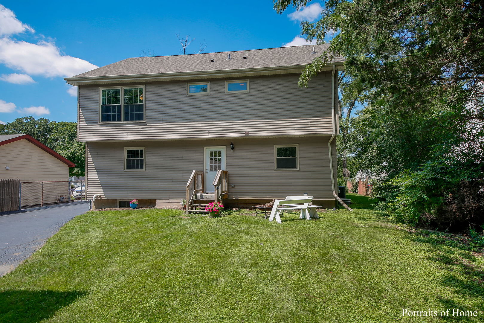 231 Highland Road Willowbrook, IL 60527 - Photo 26 of 38 a front view of a house with a yard and garage