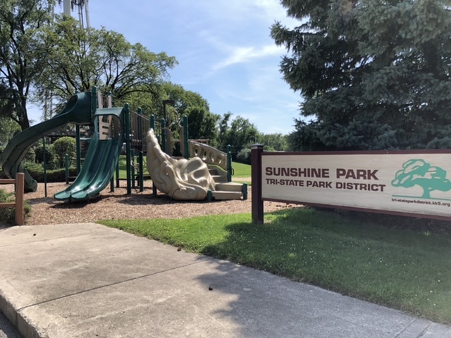 231 Highland Road Willowbrook, IL 60527 - Photo 33 of 38 a view of a park with welcome board