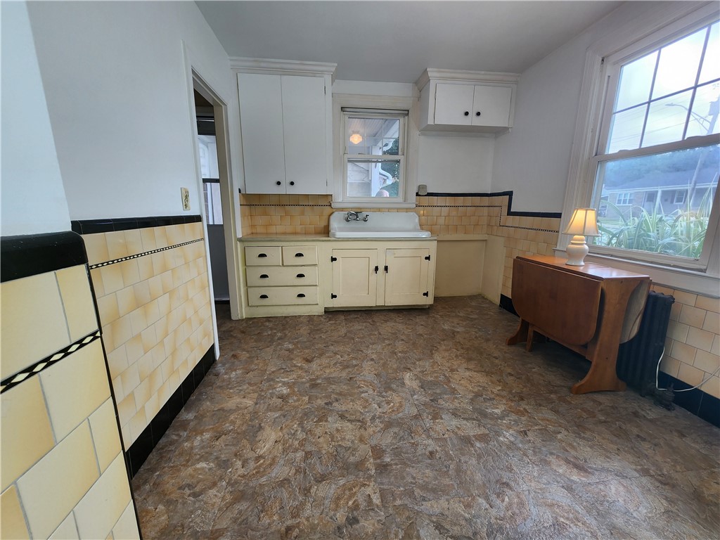 135 George Waterman Road Johnston, RI 02919 - Photo 7 of 42 1st floor