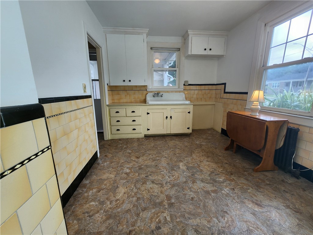 135 George Waterman Road Johnston, RI 02919 - Photo 9 of 42 1st floor