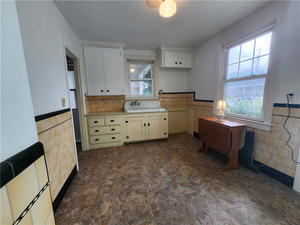 135 George Waterman Road Johnston, RI 02919 - Photo 10 of 42 1st floor