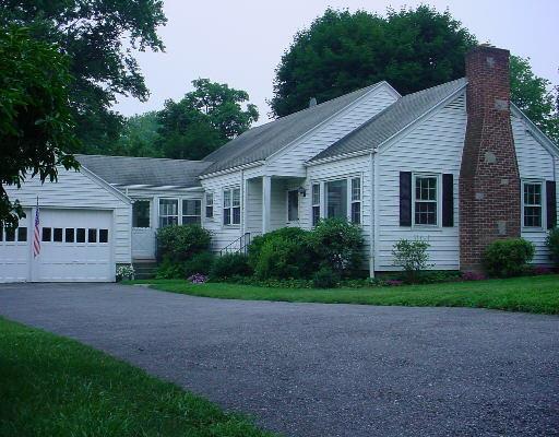 a view of a yard in front of house