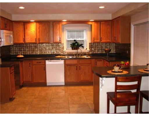 630 Days Run Road Tarentum, PA 15084 - Photo 5 of 18 Kitchen.