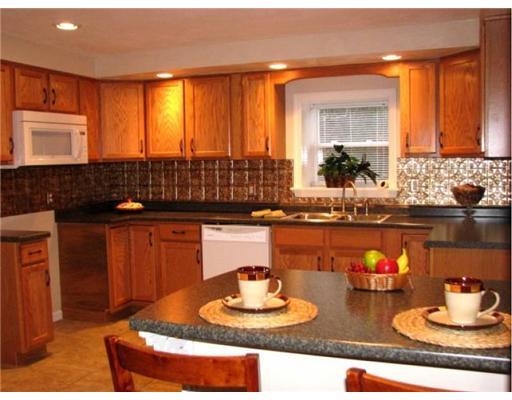 630 Days Run Road Tarentum, PA 15084 - Photo 6 of 18 Kitchen.