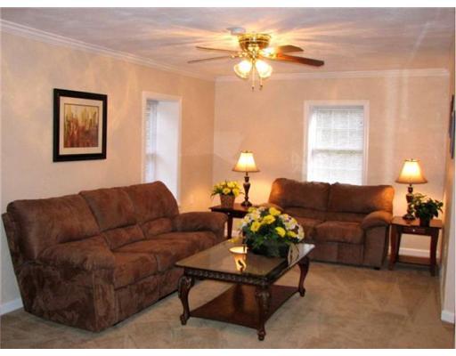 630 Days Run Road Tarentum, PA 15084 - Photo 9 of 18 Living Room.