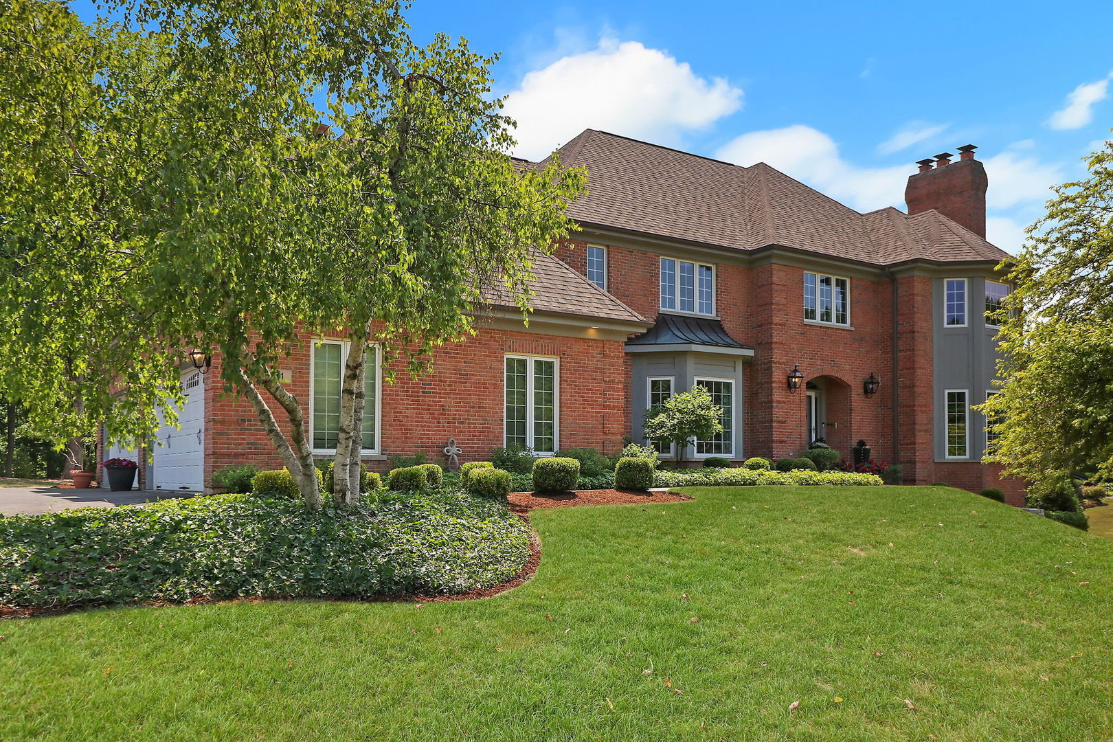 31 Overbrook Road South Barrington, IL 60010 - Photo 2 of 65 a front view of a house with a yard