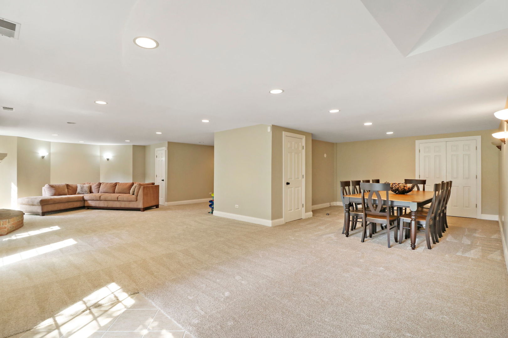 31 Overbrook Road South Barrington, IL 60010 - Photo 44 of 65 a view of a dining area with furniture