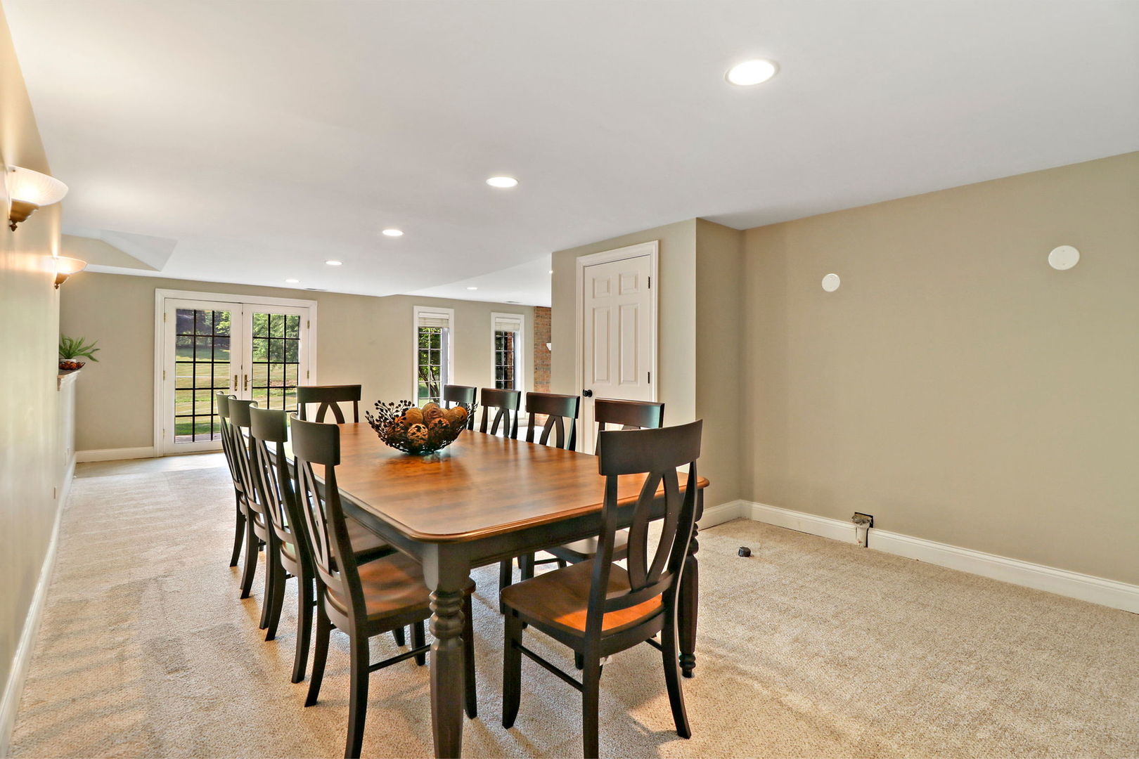 31 Overbrook Road South Barrington, IL 60010 - Photo 45 of 65 a view of a dining room with furniture