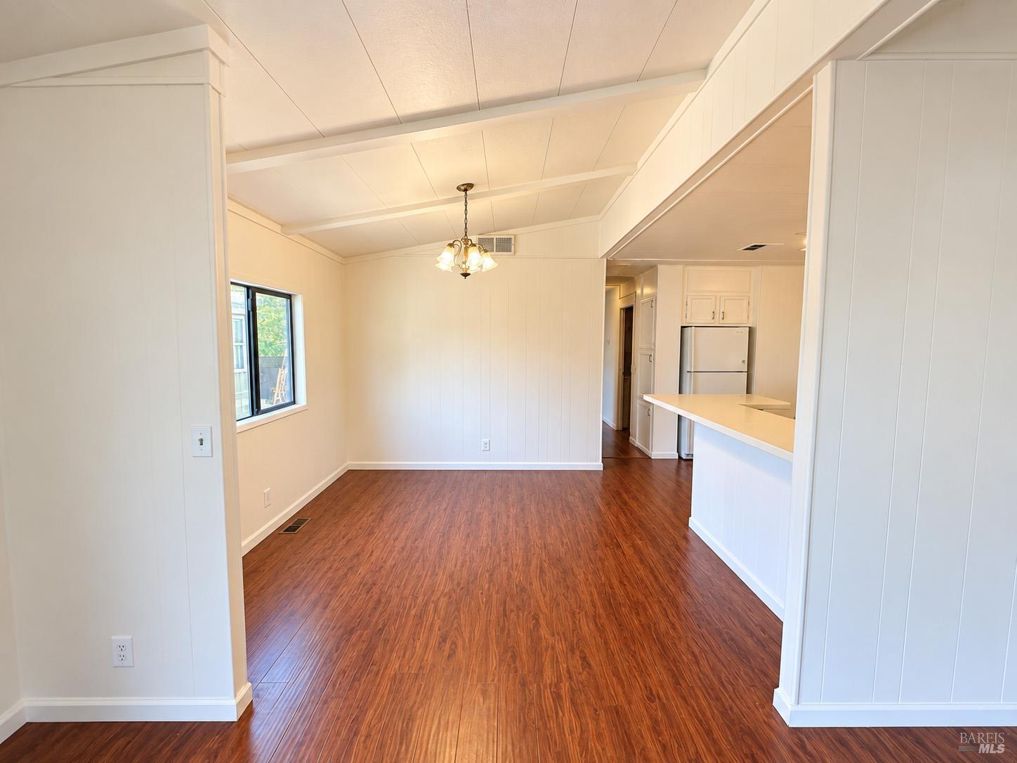 55 Yosemite Road San Rafael, CA 94903 - Photo 10 of 34 Gallery Image 10