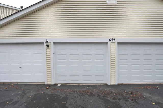 $1,850 | 675 Greenfield Court, Unit D2, Bartlett, IL 60103