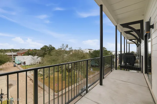 $995,000 | 124 Court Street, Unit 402, Bay St. Louis, MS 39520