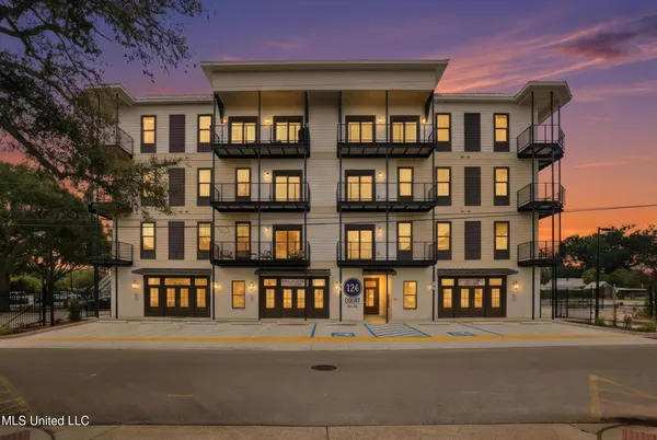 $995,000 | 124 Court Street, Unit 402, Bay St. Louis, MS 39520