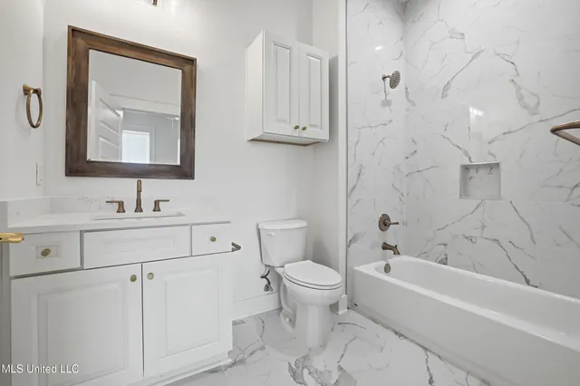 $1,075,000 | 124 Court Street, Unit 402, Bay St. Louis, MS 39520