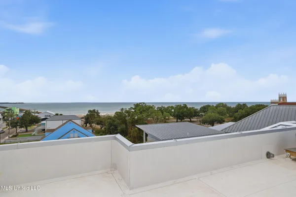 $995,000 | 124 Court Street, Unit 402, Bay St. Louis, MS 39520